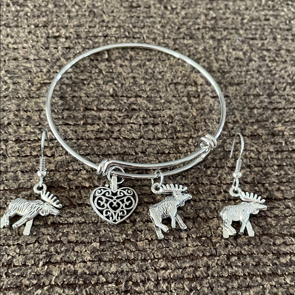 Chic Silver Moose Charm Bracelet Set